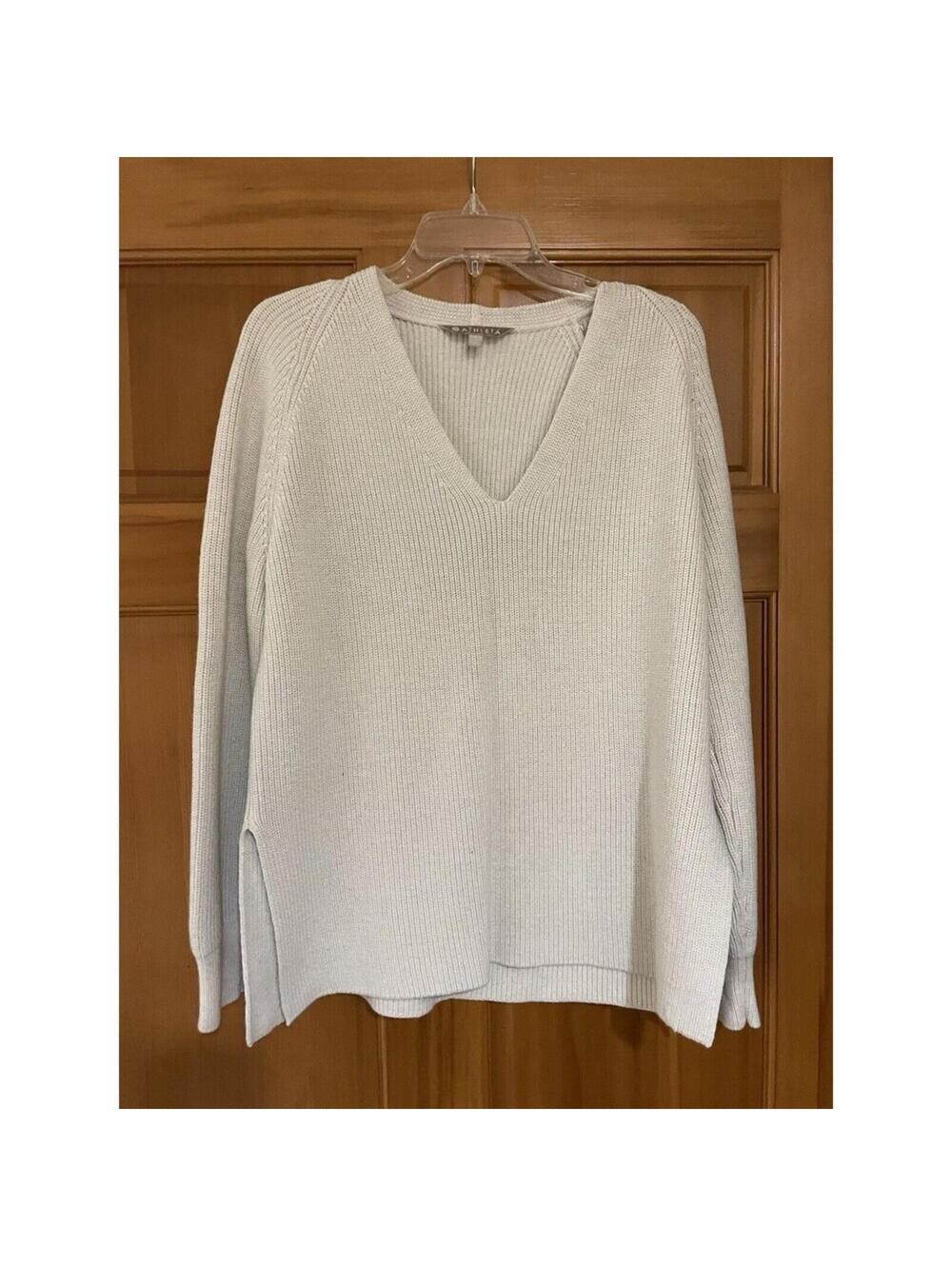 Women’s Athleta Knitted Weather Ivory S Small V Neck sweater pullover